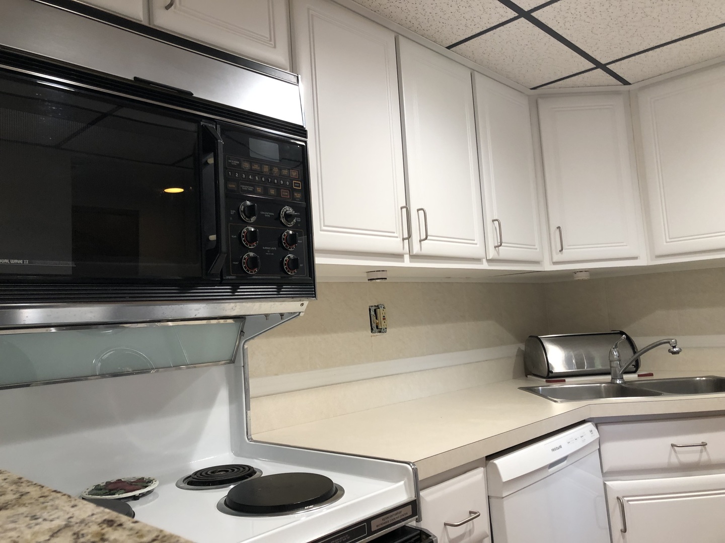 1502 Woodbridge Road, Unit 2F Joliet, IL 60436 - Photo 7 of 38 Gallery Image 7