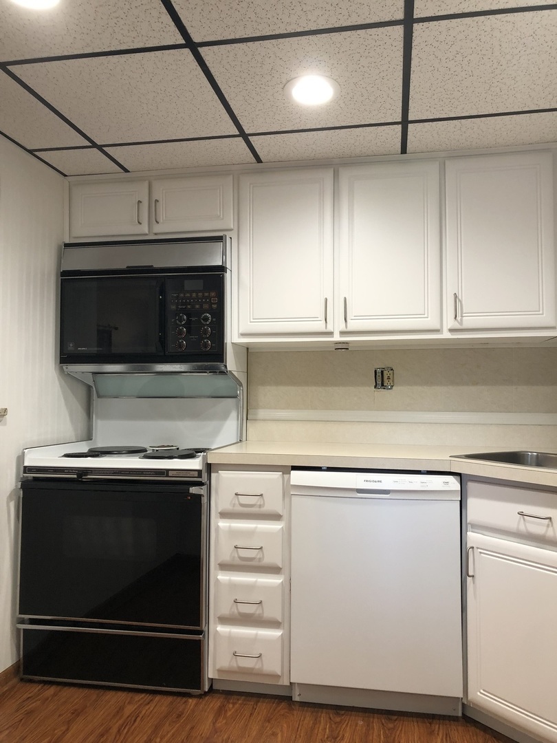 1502 Woodbridge Road, Unit 2F Joliet, IL 60436 - Photo 10 of 38 Gallery Image 10