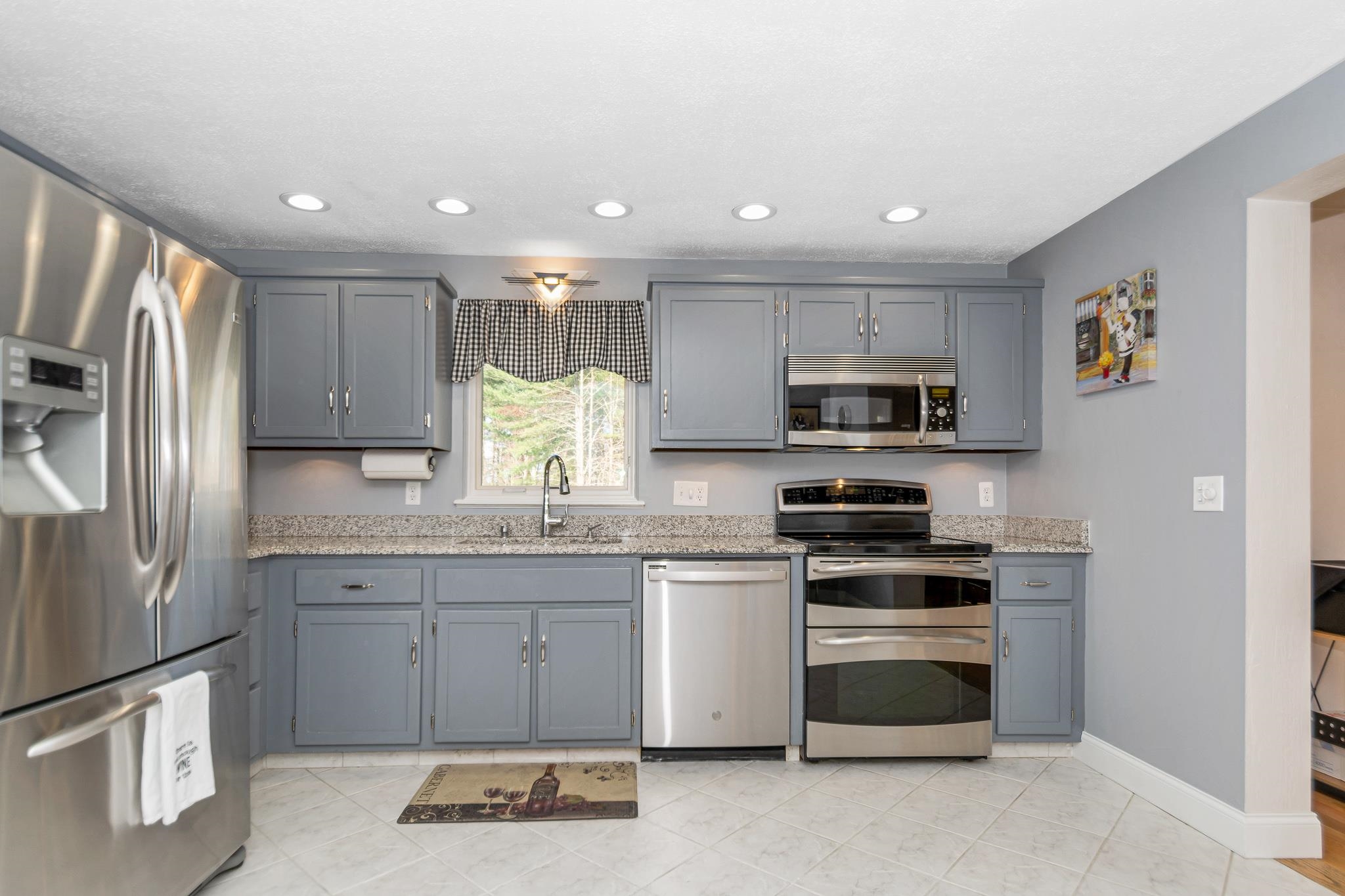 169 Lancaster Farm Road Salem, NH 03079 - Photo 11 of 40