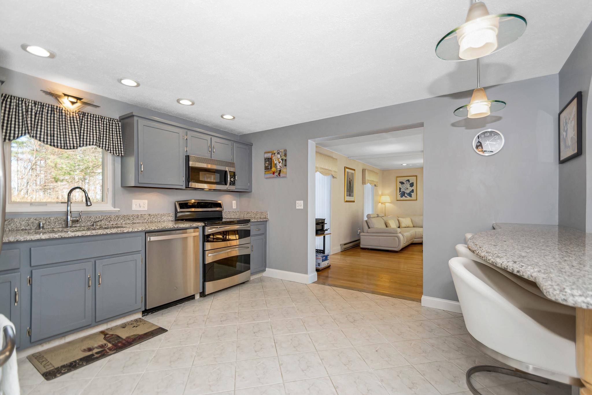 169 Lancaster Farm Road Salem, NH 03079 - Photo 10 of 40