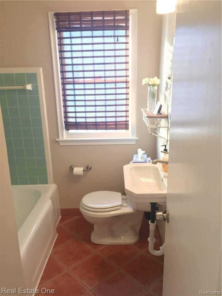 3702 Normandy Road Royal Oak, MI 48073 - Photo 21 of 28 IMG_4857.JPG