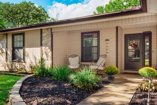 a view of backyard with a garden and entertaining space
