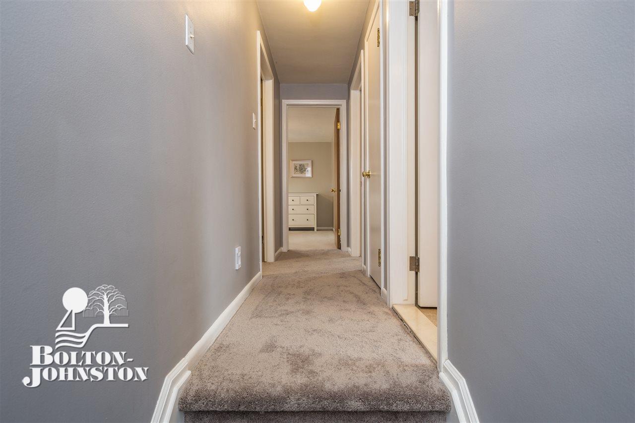 1718 Newcastle Road Grosse Pointe Woods, MI 48236 - Photo 16 of 39