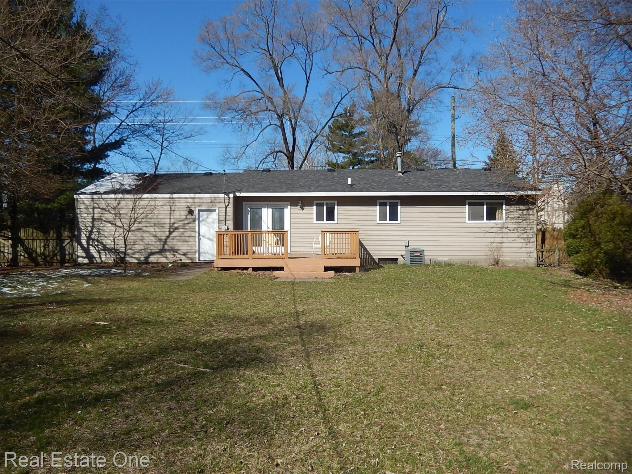 6746 John R Road Troy, MI 48085 - Photo 16 of 19 Rear View.JPG