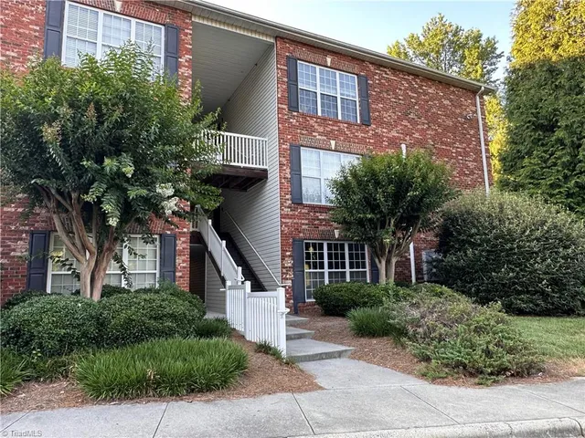 $189,900 | 5236 Hilltop Road, Unit 108, Jamestown, NC 27282
