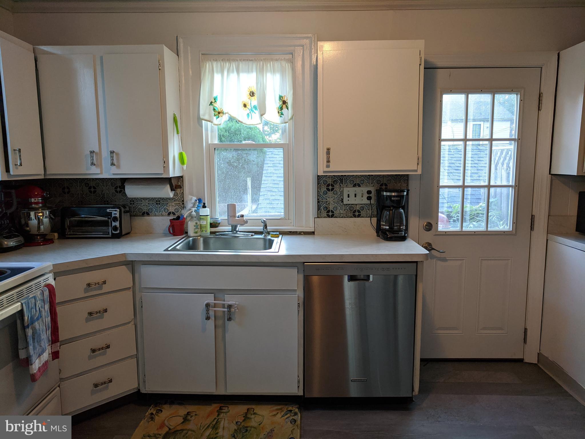 244 Henley Road Wynnewood, PA 19096 - Photo 10 of 36