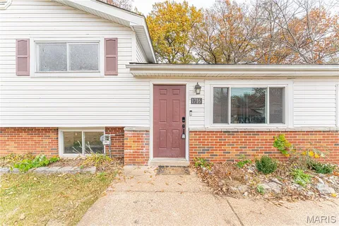 $214,000 | 1716 Debbie Drive, High Ridge, MO 63049