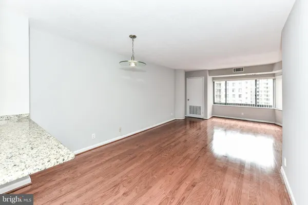 $2,100 | 900 North Stafford Street, Unit 1612, Arlington, VA 22203