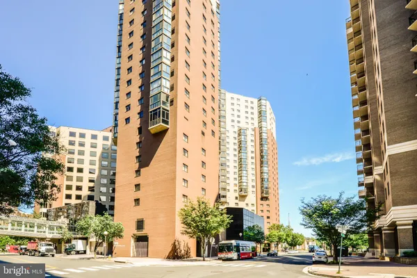 $2,100 | 900 North Stafford Street, Unit 1612, Arlington, VA 22203