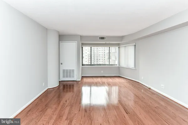 $2,100 | 900 North Stafford Street, Unit 1612, Arlington, VA 22203