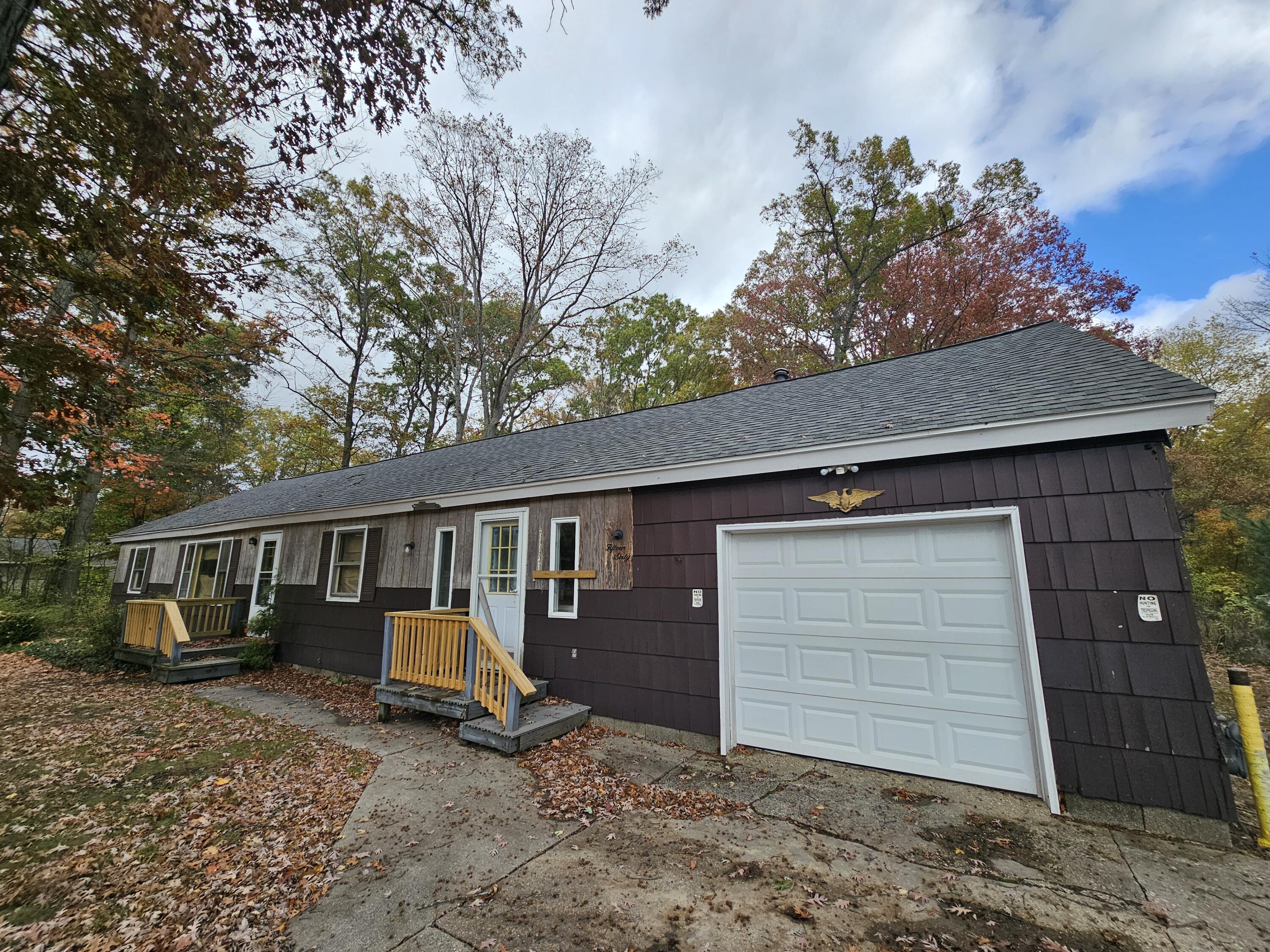 1560 Brooks Road South Muskegon, MI 49442 - Photo 4 of 26 20251023_155006