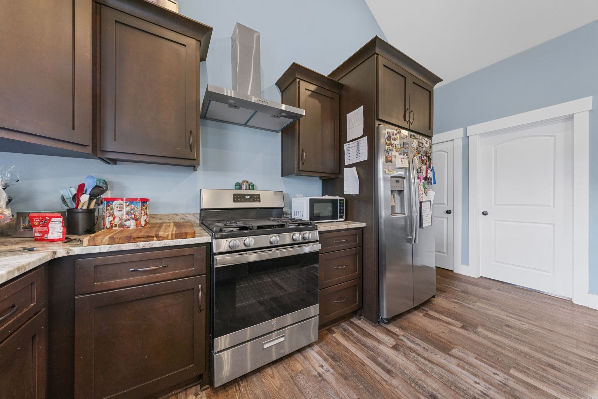 2086 Beverly Court Springfield, TN 37172 - Photo 8 of 39 a kitchen with stainless steel appliances granite countertop a stove and a refrigerator