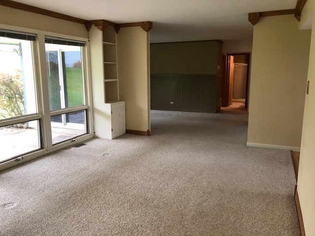 1035 Hermitage Lane Hoffman Estates, IL 60169 - Photo 2 of 21