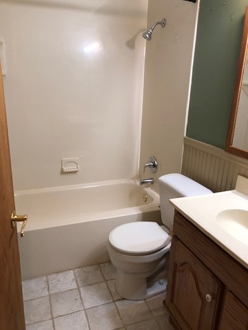 1035 Hermitage Lane Hoffman Estates, IL 60169 - Photo 11 of 21