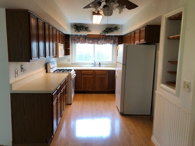 1035 Hermitage Lane Hoffman Estates, IL 60169 - Photo 4 of 21