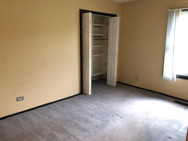 1035 Hermitage Lane Hoffman Estates, IL 60169 - Photo 8 of 21