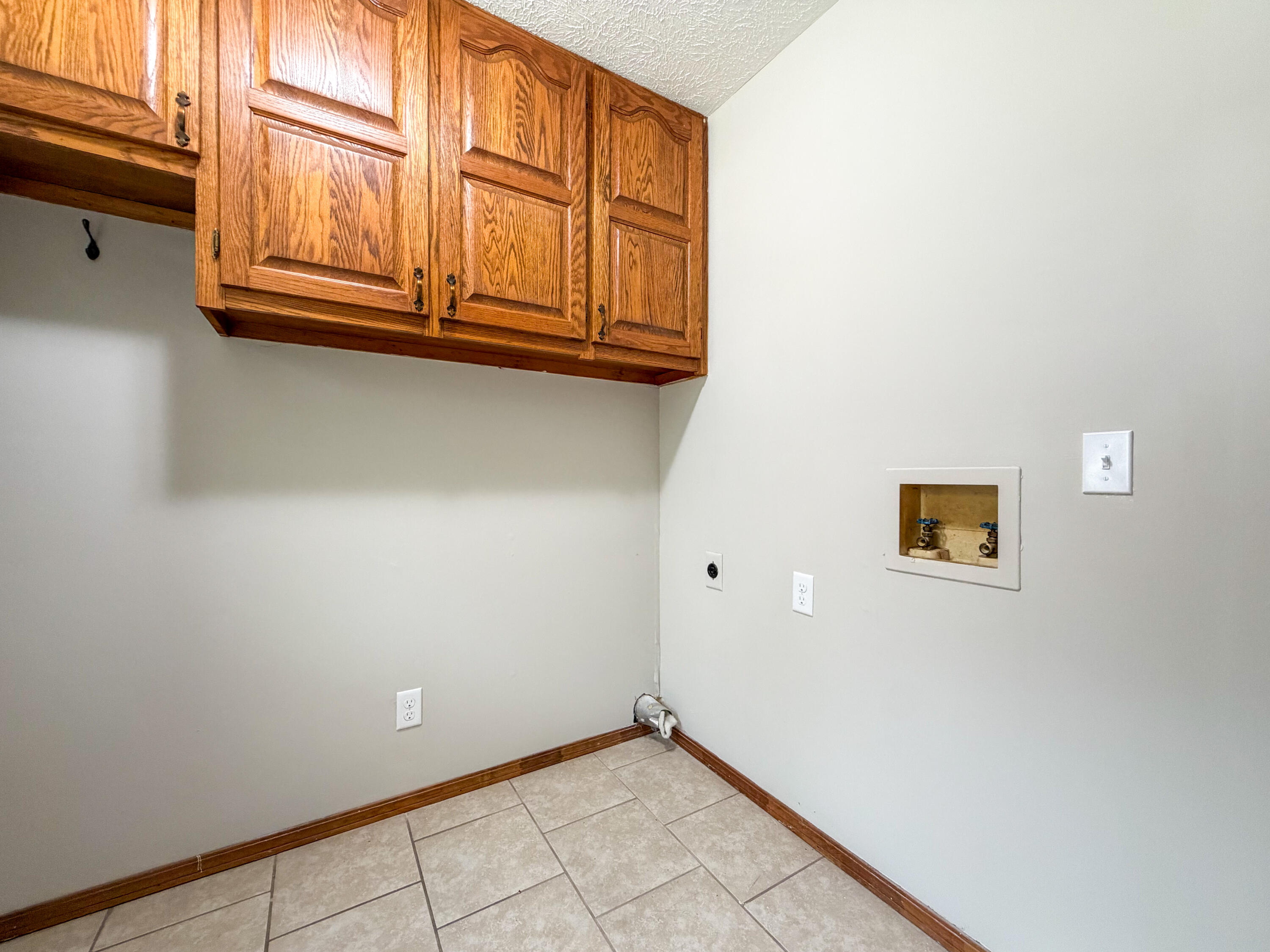 523 South Elm Road Marshfield, MO 65706 - Photo 23 of 29 Laundry2