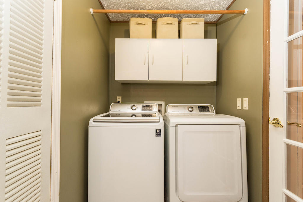 101 Crest Court Blue Ridge, VA 24064 - Photo 21 of 35 a utility room with dryer and washer