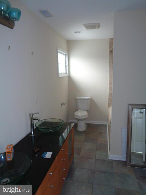 321 St Georges Road Baltimore, MD 21221 - Photo 13 of 21 Bath (Master)