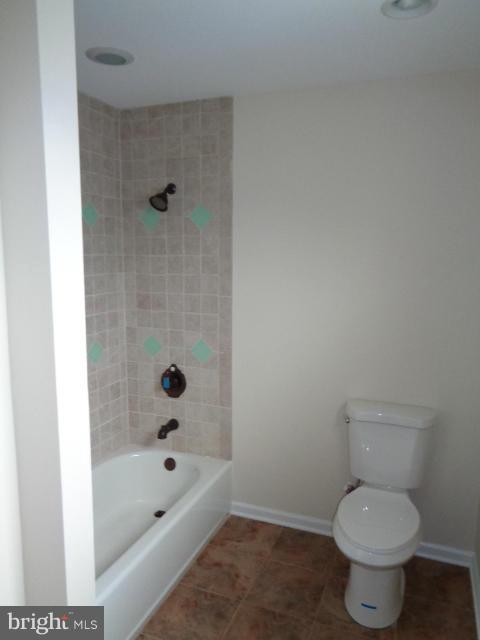 321 St Georges Road Baltimore, MD 21221 - Photo 16 of 21 Bath