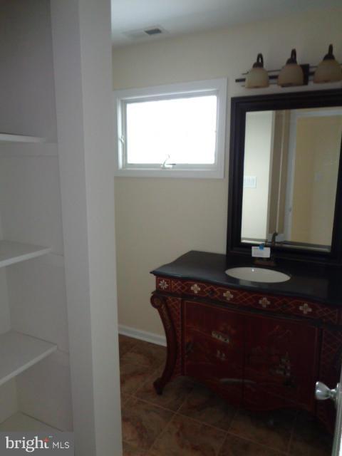 321 St Georges Road Baltimore, MD 21221 - Photo 17 of 21 Bath