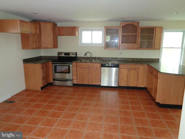 321 St Georges Road Baltimore, MD 21221 - Photo 5 of 21 Kitchen