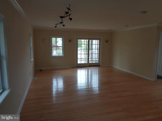 321 St Georges Road Baltimore, MD 21221 - Photo 7 of 21 Living Room