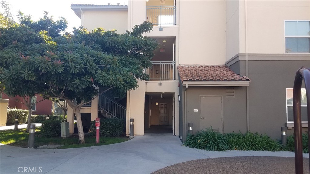 2177 Alum Rock Avenue, Unit 211 San Jose, CA 95116 - Photo 53 of 68 a front view of a house with a garden