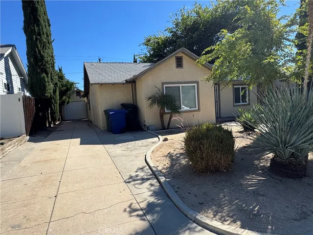 a house view with a outdoor space
