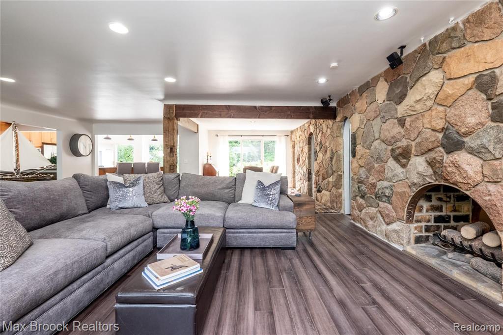 31170 Lahser Road Beverly Hills, MI 48025 - Photo 11 of 30