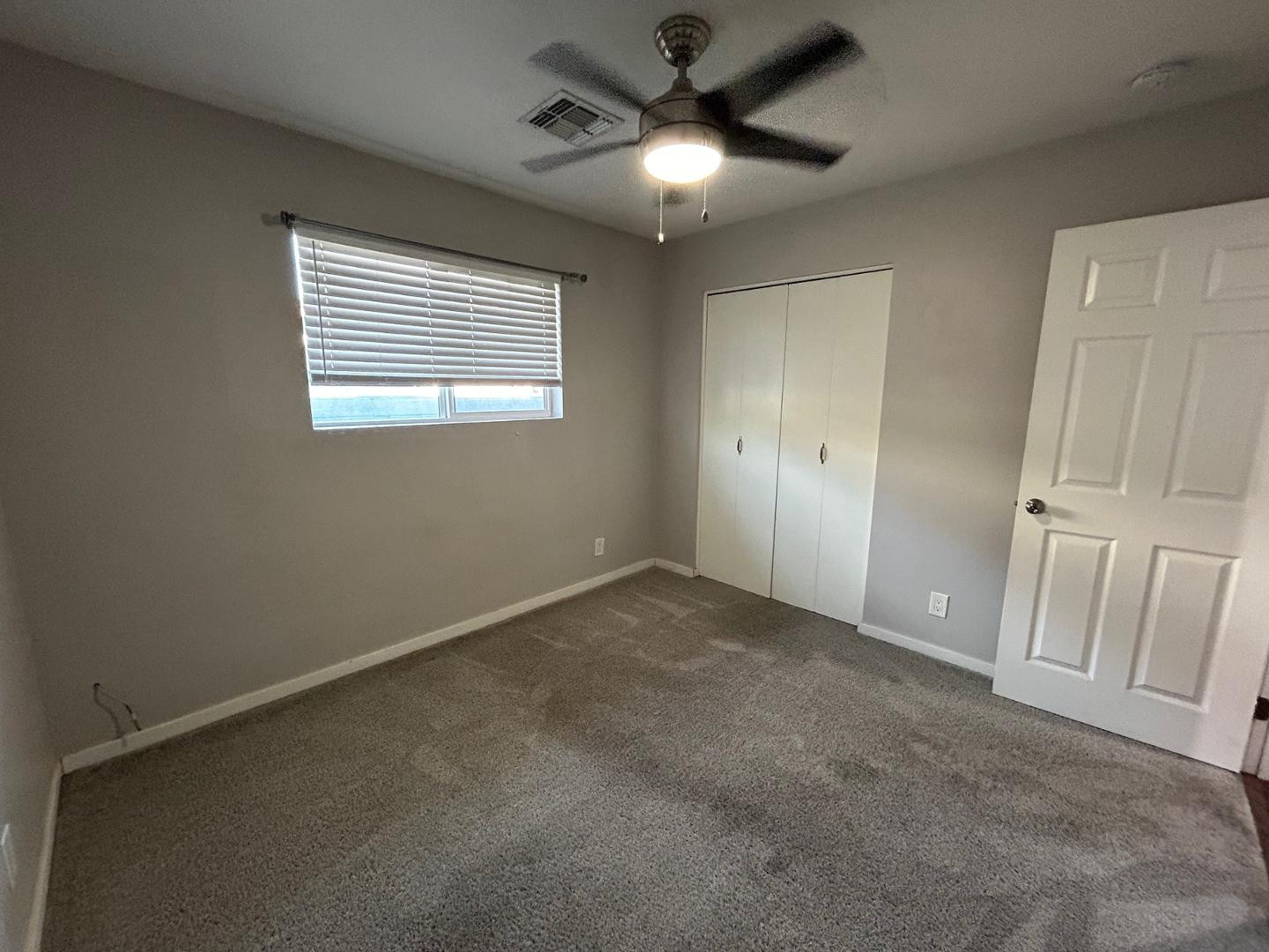 1117 West 9th Street Tempe, AZ 85281 - Photo 14 of 22 en empty room with windows and fan