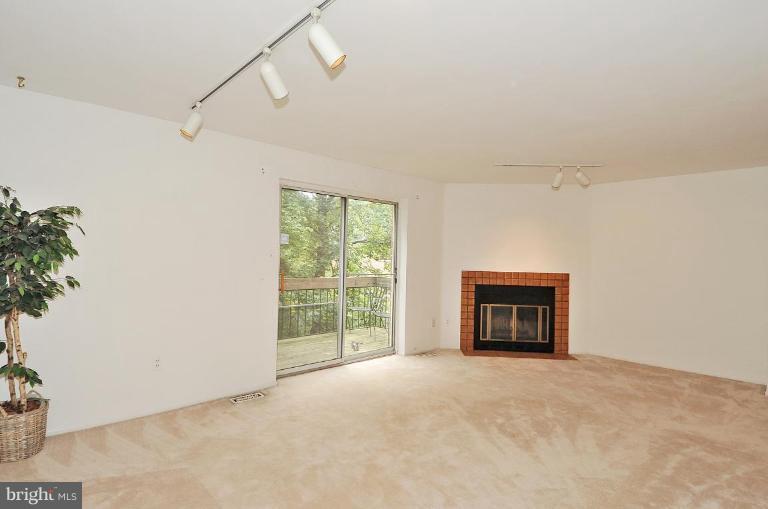 9784 Early Spring Way Columbia, MD 21046 - Photo 6 of 29 Living Room