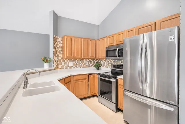 $215,000 | 474 Glenn Villa Lane, Unit 140, Avon, IN 46123