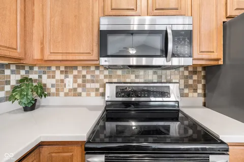 $215,000 | 474 Glenn Villa Lane, Unit 140, Avon, IN 46123