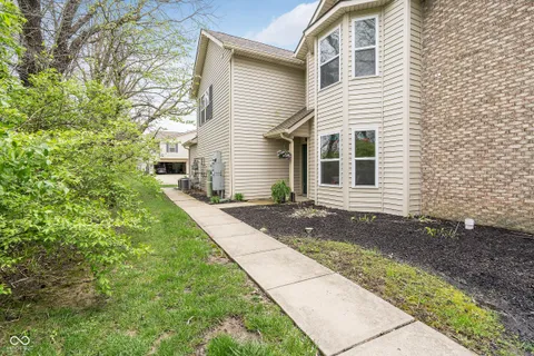 $215,000 | 474 Glenn Villa Lane, Unit 140, Avon, IN 46123