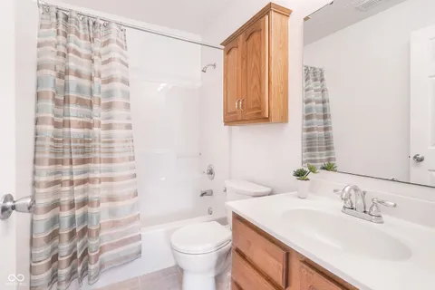 $215,000 | 474 Glenn Villa Lane, Unit 140, Avon, IN 46123