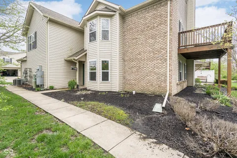 $215,000 | 474 Glenn Villa Lane, Unit 140, Avon, IN 46123
