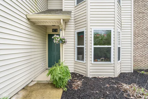 $215,000 | 474 Glenn Villa Lane, Unit 140, Avon, IN 46123