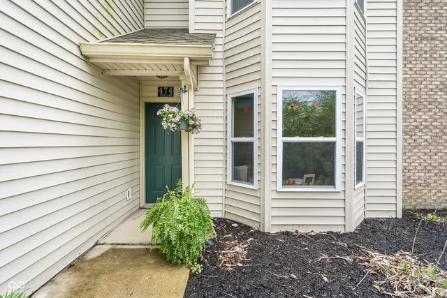 $215,000 | 474 Glenn Villa Lane, Unit 140, Avon, IN 46123
