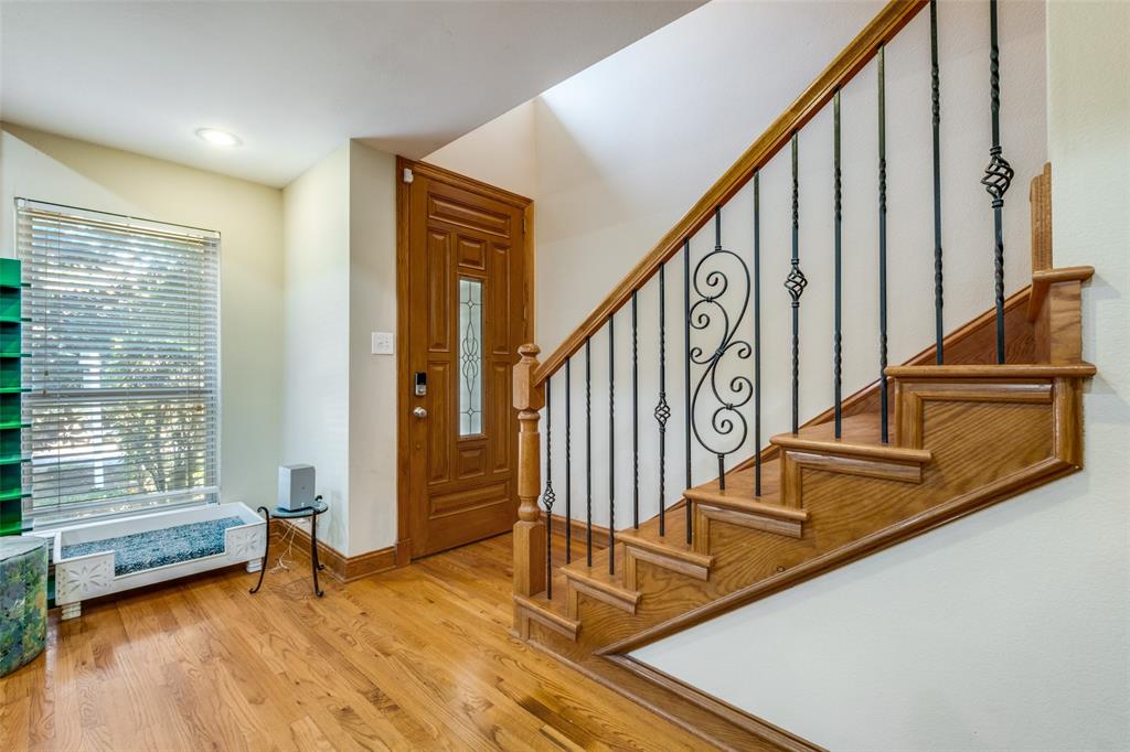 447 Josephine Street Dallas, TX 75246 - Photo 3 of 26 a view of an entryway