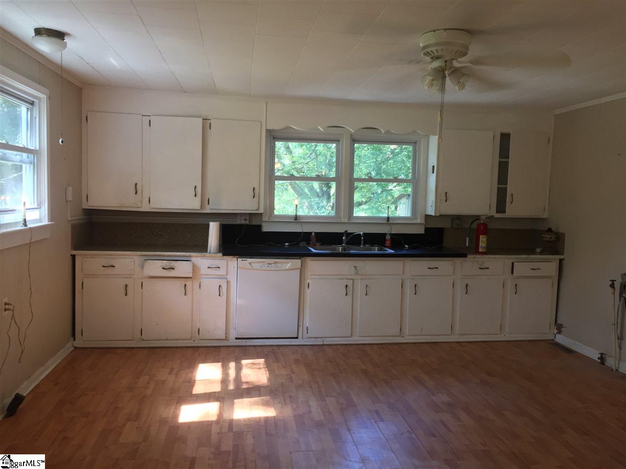 301 River Road Marietta, SC 29661 - Photo 8 of 15 Gallery Image 8