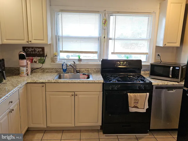 $219,900 | 42 Oakmont Drive, New Castle, DE 19720