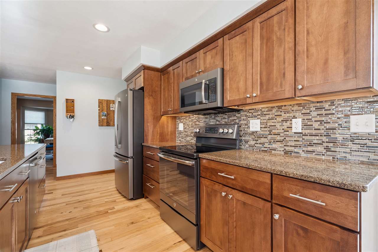 7013 Pleasant Ridge Drive Southwest Cedar Rapids, IA 52404 - Photo 11 of 51 Gallery Image 11