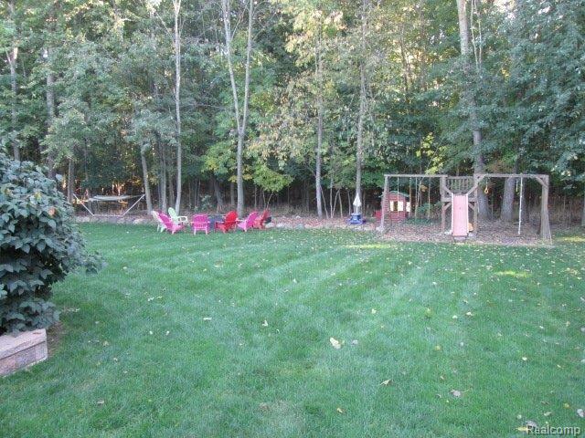 2279 North Fairview Lane Rochester, MI 48306 - Photo 8 of 33 back (6).JPG
