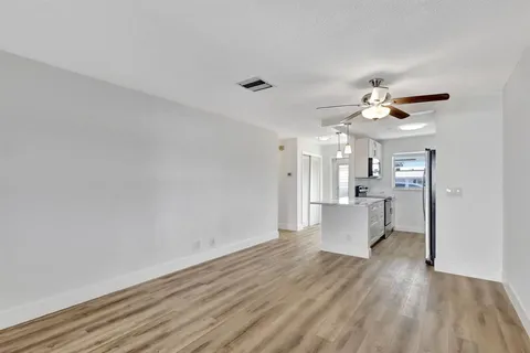 $125,000 | 300 Southwest Golfview Terrace, Unit 131, Boynton Beach, FL 33426