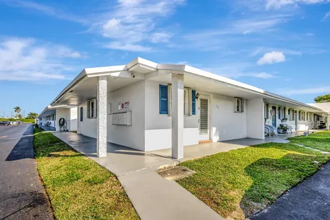 $125,000 | 300 Southwest Golfview Terrace, Unit 131, Boynton Beach, FL 33426