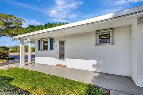 $125,000 | 300 Southwest Golfview Terrace, Unit 131, Boynton Beach, FL 33426