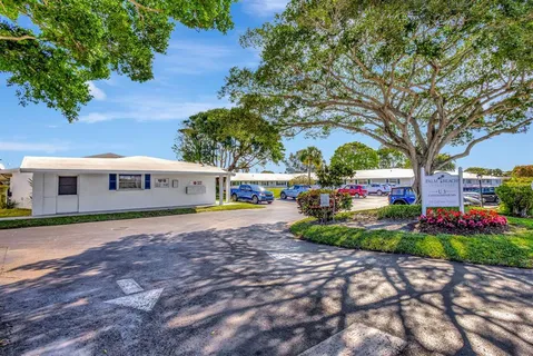 $125,000 | 300 Southwest Golfview Terrace, Unit 131, Boynton Beach, FL 33426