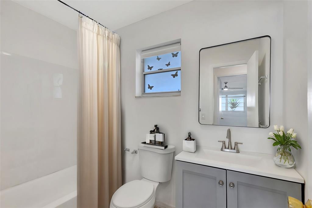 300 Southwest Golfview Terrace, Unit 131 Boynton Beach, FL 33426 - Photo 4 of 57 Bathroom