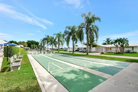 $125,000 | 300 Southwest Golfview Terrace, Unit 131, Boynton Beach, FL 33426